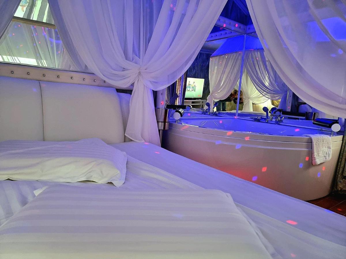 Anadi Hotel Boutique Only Adult Braşov Eksteriør bilde